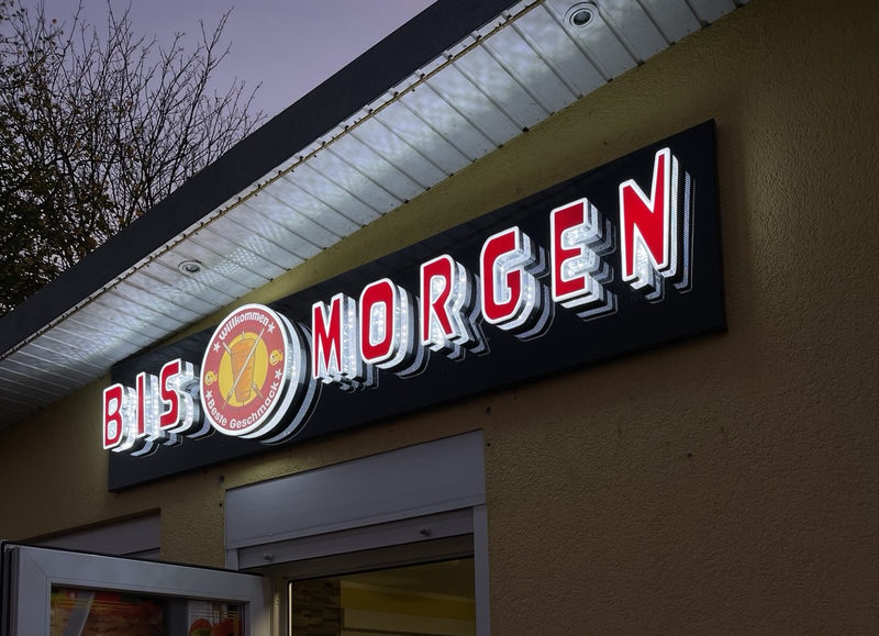3D-Leuchtbuchstaben für Dönerrestaurant „Bis Morgen“